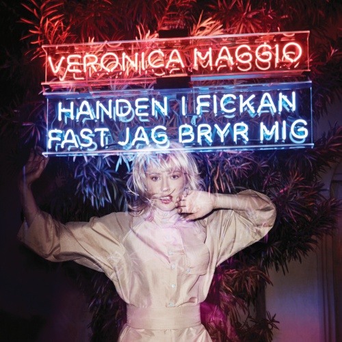 News Added Sep 30, 2013 The 32-year old pop singer is going to release her new album "Handen i fickan fast jag bryr mig" (The hand in the pocket even though I care) from which a first single has been released. It is called "Sergels torg" (Sergels square), named after a square in Stockholm. Submitted […]
