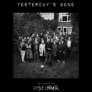 News Added Nov 20, 2016 Fast-rising rapper and all-round top bloke Loyle Carner has revealed all the details surrounding his debut album. Titled ‘Yesterday’s Gone,’ the Croydon local’s first full-length is out on 20th January via AMF Records. Featuring Loyle’s mum and dad, and his close pals Rebel Kleff, Tom Misch, and Kwes, there’s also […]