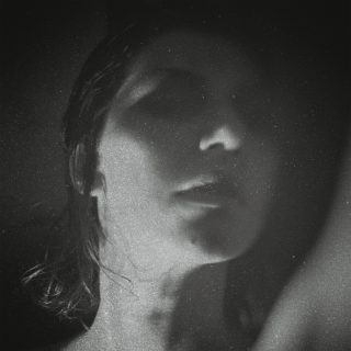 News Added Feb 13, 2017 "Party" is the forthcoming second album by New Zealander folk talent Aldous Harding. Back in 2014 she released an homonymous debut album and since then her personal style has matured. She has recently announced her signing with the British label 4AD and she has released the video for "Horizon", first […]